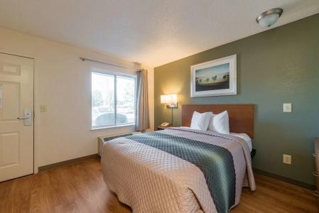 HomeTowne Studios by Red Roof Raleigh – - 6