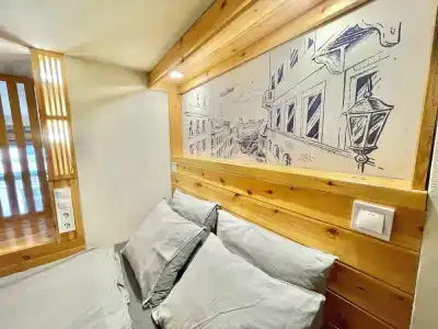 Lavender Circus Hostel, Doubles & Ensuites - 57