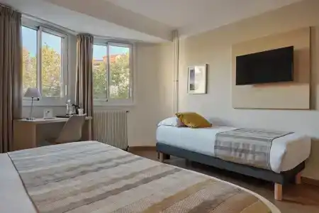Hôtel Mondial - 35