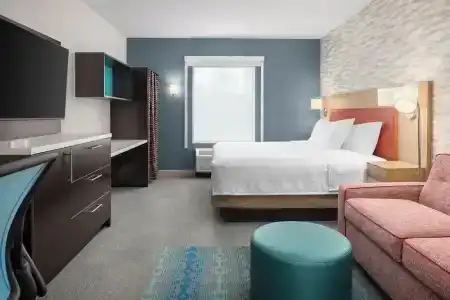 DoubleTree by Hilton - 18