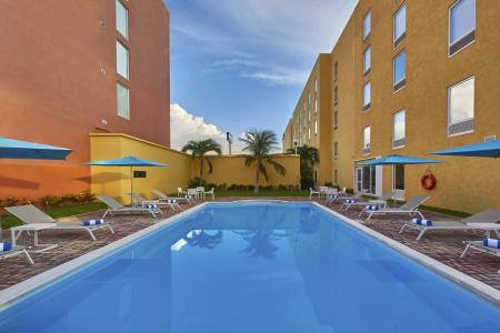 City Express Junior Cancun - 13