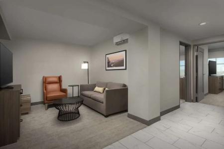 Doubletree by Hilton Hamilton Place - 77