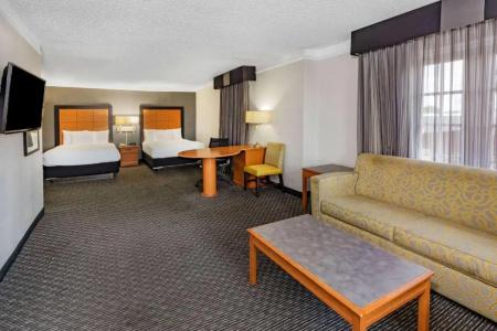 La Quinta Inn by Wyndham I-35 - 39