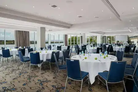 Rydges - 25