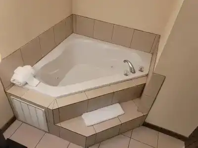 Home Inn & Suites - 23
