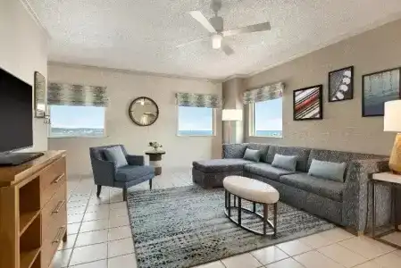 Holiday Inn & Suites, An Ihg - 97