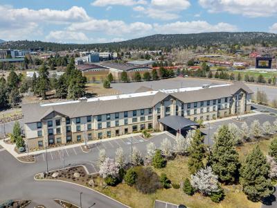 Hampton Inn & Suites - 20