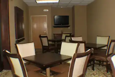 Hampton Inn West - 12