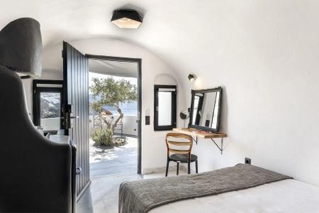 Pearl of Caldera Oia - Boutique by Pearl Collection - 43