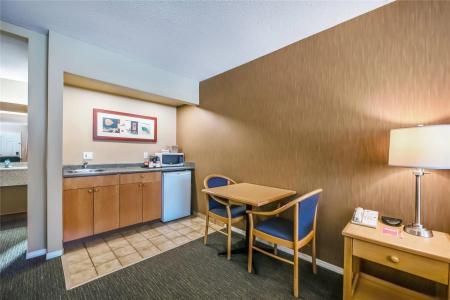 Econo Inn & Suites - - 24