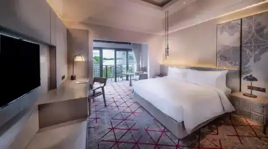 DoubleTree by Hilton Lakeside - 54