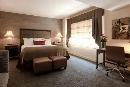 The Whitehall - 32