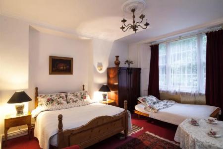 Dawson Place, Juliette's - 27