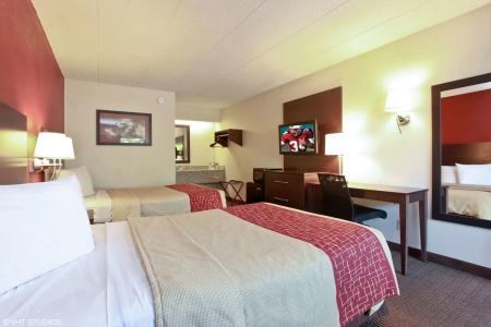 Red Roof Inn - 4