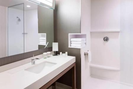 Courtyard by Marriott Alliance Town Center - 35