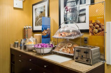 Hampton Inn Seaport Financial District - 13