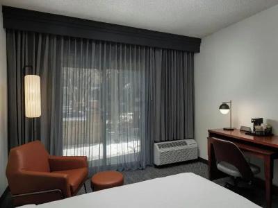 Courtyard by Marriott Denver Central Park - 34