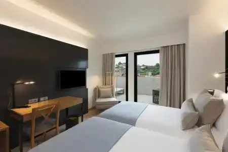 Neya Porto - 51