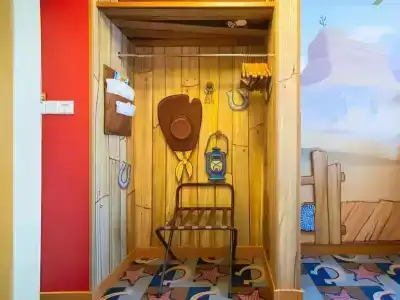 Toy Story Hotel - 14