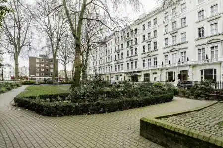 Tudor Court - 20
