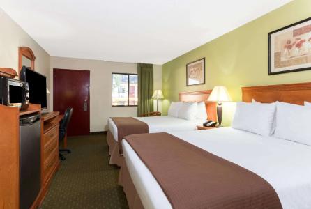 Howard Johnson by Wyndham - 2