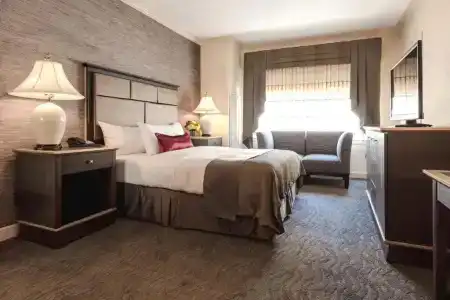 The Whitehall - 33