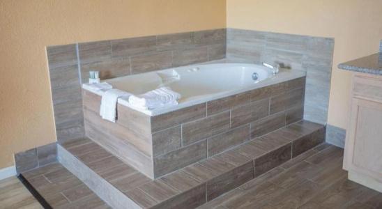 The Crossroads and Suites - 16
