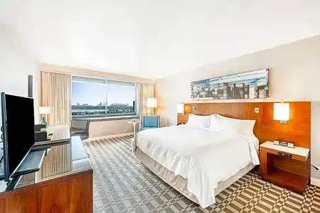 Renaissance Long Beach - 64