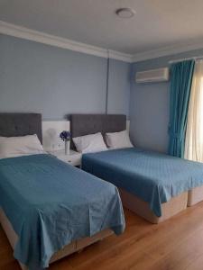 Boutique Marquis Blue - 29