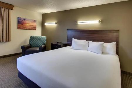 EverSpring Inn & Suites - 52