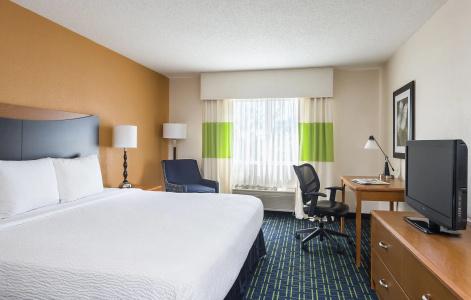 Fairfield Inn & Suites - 4