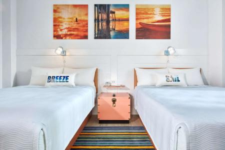 Universal’s Endless Summer Resort – Dockside Inn and Suites - 2