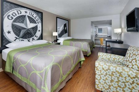 Super 8 by Wyndham Pearl District Downtown - 1