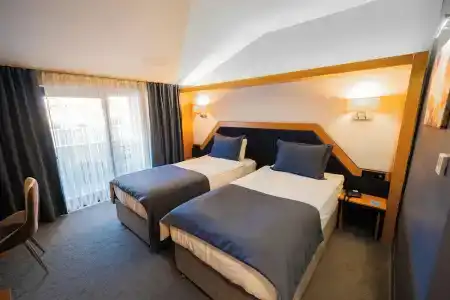 Roof 264 and Suites - 85