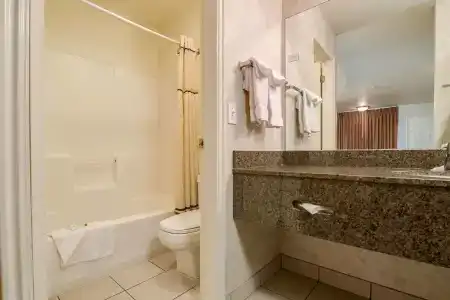 St. George Inn and Suites - 9