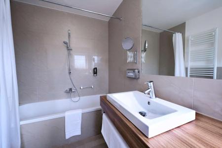 Best Western Plus Suites - 8