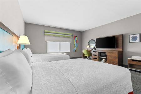 Hampton Inn & Suites West - 52