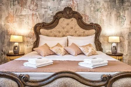 Plaza Marchi Old Town - Mag Quaint & Elegant Boutiques - 70