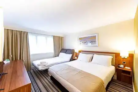 Holiday Inn Cardiff North m4 Jct 32, An Ihg - 32