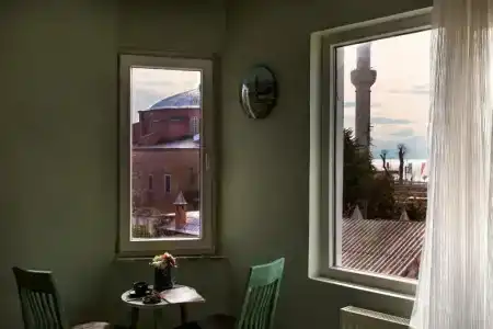Sofia Corner - 60