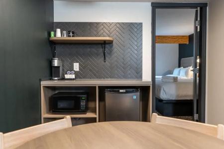 Days Inn & Suites by Wyndham - 40