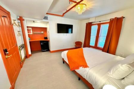 The Historic Peninsula Inn - 9