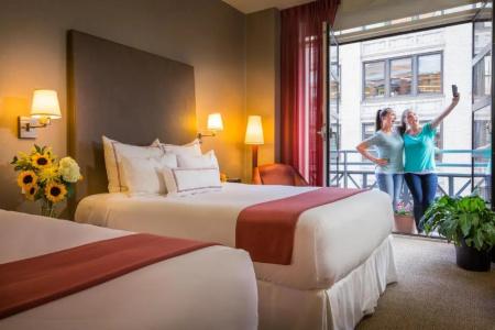 Giraffe by Library Hotel Collection - 52