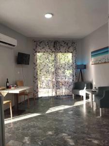 Erato Studios & Apartments - 5