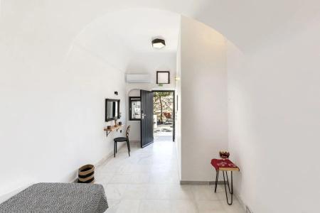 Pearl of Caldera Oia - Boutique by Pearl Collection - 30