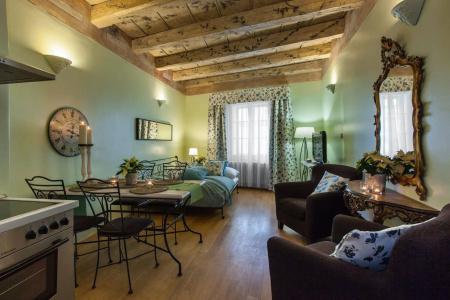 At the Black Star -Charming Romantic Suites and Apartments - 12