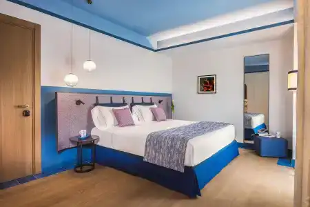 Carlton International - 105