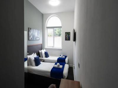 Trivelles - Manchester - Cross Lane - 28
