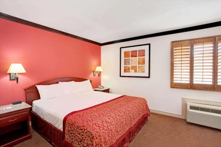 Ramada by Wyndham - 10