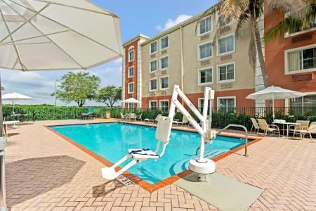 Baymont by Wyndham Miami Doral - 13